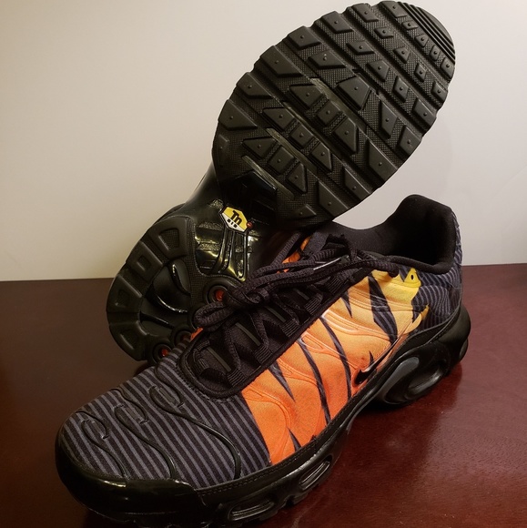 Nike Air Max Plus TN AT0040-002 Black Yellow Orang - Picture 1 of 8